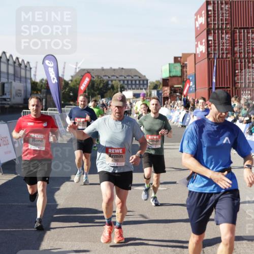 03.10.2025 - Köhlbrandbrückenlauf Jannik Wohlers http://msf.ph/oto/9122602 03.10.2025 13:05:16 Ziel 4098, 4256, 4272, 4344, 4390, 4490, 4496, 4585, 4877, 5637, 5969, 6041, 6044, 6081 meine-sportfotos.de