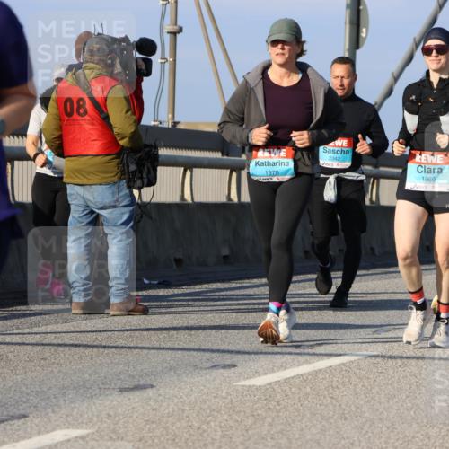 03.10.2025 - Köhlbrandbrückenlauf Strokosch-Dieckow http://msf.ph/oto/9122619 03.10.2025 10:00:02 Position 2 2339, 08, 1970, 2342, 1969 meine-sportfotos.de