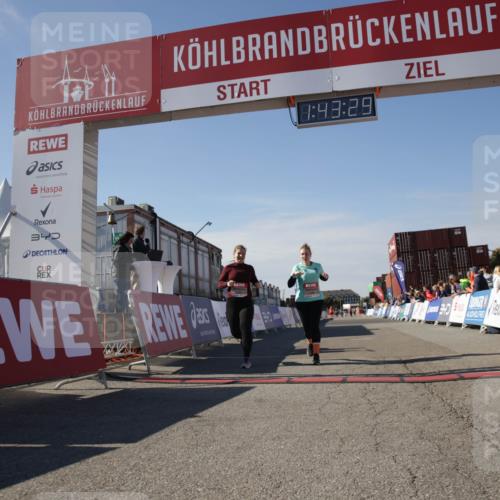 03.10.2025 - Köhlbrandbrückenlauf Jannik Wohlers http://msf.ph/oto/9122625 03.10.2025 13:43:30 Ziel 5464, 5499, 5559 meine-sportfotos.de