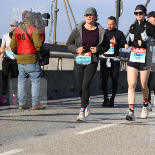 03.10.2025 - Köhlbrandbrückenlauf Strokosch-Dieckow http://msf.ph/oto/9122626 03.10.2025 10:00:03 Position 2 2343, 08, 1970, 1969 meine-sportfotos.de