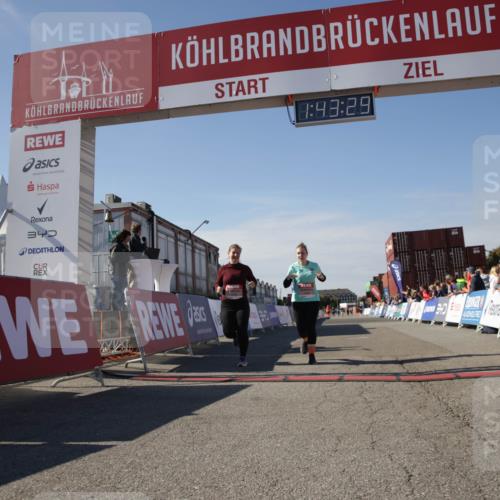 03.10.2025 - Köhlbrandbrückenlauf Jannik Wohlers http://msf.ph/oto/9122632 03.10.2025 13:43:30 Ziel 5464, 5499, 5559 meine-sportfotos.de