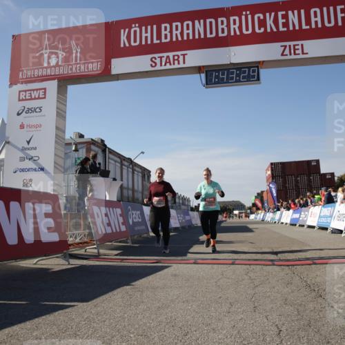 03.10.2025 - Köhlbrandbrückenlauf Jannik Wohlers http://msf.ph/oto/9122637 03.10.2025 13:43:30 Ziel 5464, 5499, 5559 meine-sportfotos.de