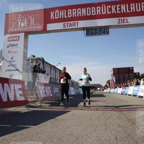 03.10.2025 - Köhlbrandbrückenlauf Jannik Wohlers http://msf.ph/oto/9122652 03.10.2025 13:43:30 Ziel 5464, 5499, 5559 meine-sportfotos.de