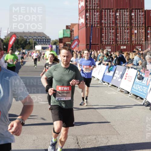 03.10.2025 - Köhlbrandbrückenlauf Jannik Wohlers http://msf.ph/oto/9122660 03.10.2025 13:05:18 Ziel 4272, 4344, 4390, 4490, 4496, 4585, 4877, 5637, 5969, 6041, 6044, 6081 meine-sportfotos.de