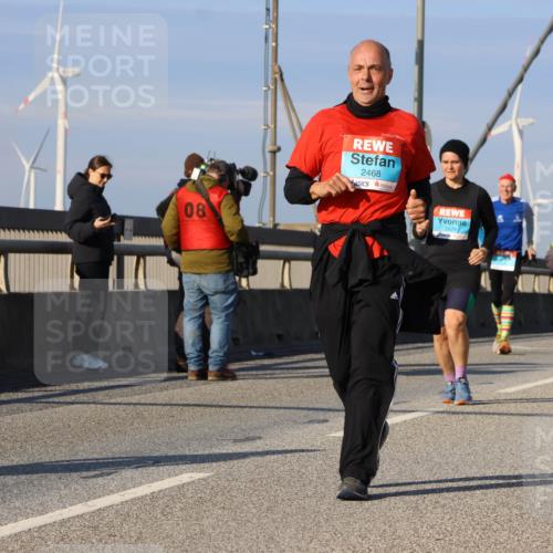 03.10.2025 - Köhlbrandbrückenlauf Strokosch-Dieckow http://msf.ph/oto/9122661 03.10.2025 10:00:13 Position 2 08, 2468, 2621 meine-sportfotos.de