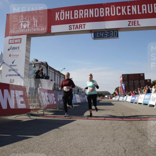 03.10.2025 - Köhlbrandbrückenlauf Jannik Wohlers http://msf.ph/oto/9122663 03.10.2025 13:43:30 Ziel 5464, 5499, 5559 meine-sportfotos.de