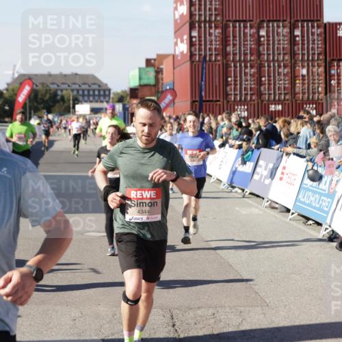 03.10.2025 - Köhlbrandbrückenlauf Jannik Wohlers http://msf.ph/oto/9122665 03.10.2025 13:05:18 Ziel 4272, 4344, 4390, 4490, 4496, 4585, 4877, 5637, 5969, 6041, 6044, 6081 meine-sportfotos.de