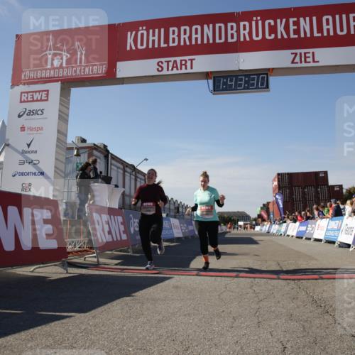 03.10.2025 - Köhlbrandbrückenlauf Jannik Wohlers http://msf.ph/oto/9122668 03.10.2025 13:43:30 Ziel 5464, 5499, 5559 meine-sportfotos.de