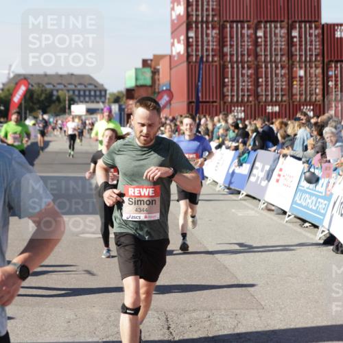 03.10.2025 - Köhlbrandbrückenlauf Jannik Wohlers http://msf.ph/oto/9122670 03.10.2025 13:05:18 Ziel 4272, 4344, 4390, 4490, 4496, 4585, 4877, 5637, 5969, 6041, 6044, 6081 meine-sportfotos.de