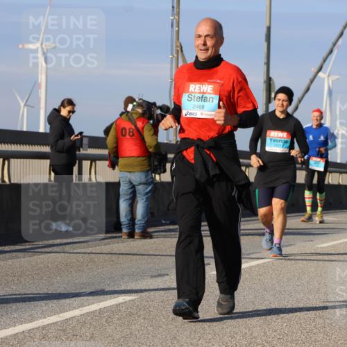 03.10.2025 - Köhlbrandbrückenlauf Strokosch-Dieckow http://msf.ph/oto/9122675 03.10.2025 10:00:14 Position 2 08, 2468, 2621 meine-sportfotos.de