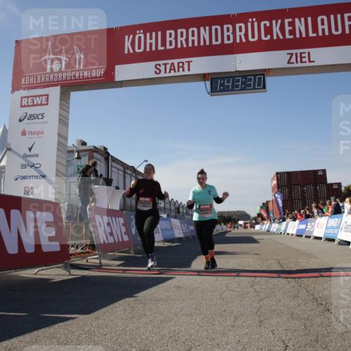 03.10.2025 - Köhlbrandbrückenlauf Jannik Wohlers http://msf.ph/oto/9122678 03.10.2025 13:43:30 Ziel 5464, 5499, 5559 meine-sportfotos.de