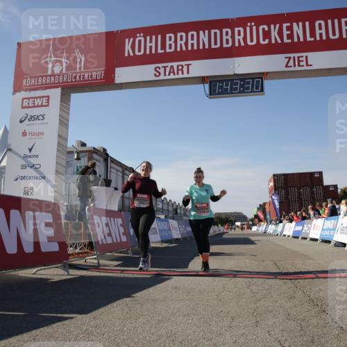 03.10.2025 - Köhlbrandbrückenlauf Jannik Wohlers http://msf.ph/oto/9122683 03.10.2025 13:43:30 Ziel 5464, 5499, 5559 meine-sportfotos.de