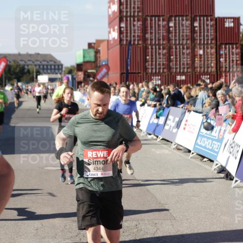 03.10.2025 - Köhlbrandbrückenlauf Jannik Wohlers http://msf.ph/oto/9122685 03.10.2025 13:05:18 Ziel 4272, 4344, 4390, 4490, 4496, 4585, 4877, 5637, 5969, 6041, 6044, 6081 meine-sportfotos.de