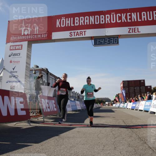 03.10.2025 - Köhlbrandbrückenlauf Jannik Wohlers http://msf.ph/oto/9122689 03.10.2025 13:43:30 Ziel 5464, 5499, 5559 meine-sportfotos.de