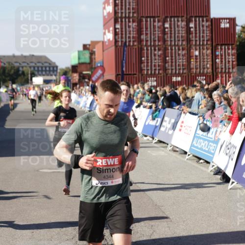 03.10.2025 - Köhlbrandbrückenlauf Jannik Wohlers http://msf.ph/oto/9122696 03.10.2025 13:05:18 Ziel 4272, 4344, 4390, 4490, 4496, 4585, 4877, 5637, 5969, 6041, 6044, 6081 meine-sportfotos.de