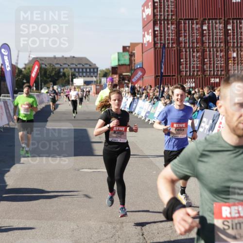 03.10.2025 - Köhlbrandbrückenlauf Jannik Wohlers http://msf.ph/oto/9122701 03.10.2025 13:05:19 Ziel 4272, 4344, 4390, 4490, 4496, 4585, 4877, 5637, 5969, 6041, 6044, 6081 meine-sportfotos.de