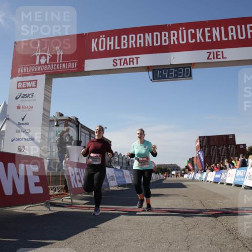 03.10.2025 - Köhlbrandbrückenlauf Jannik Wohlers http://msf.ph/oto/9122704 03.10.2025 13:43:30 Ziel 5464, 5499, 5559 meine-sportfotos.de