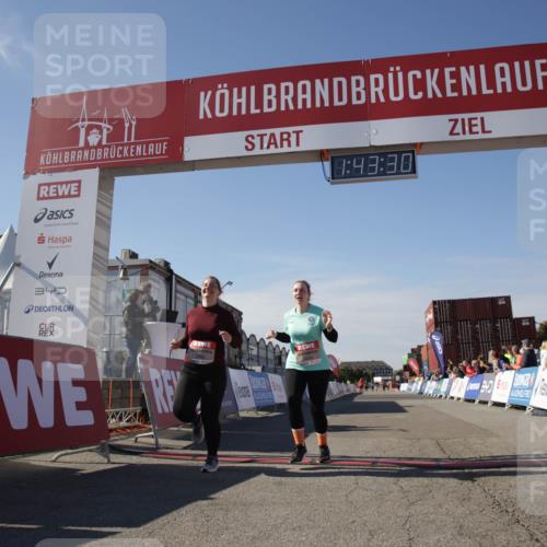 03.10.2025 - Köhlbrandbrückenlauf Jannik Wohlers http://msf.ph/oto/9122711 03.10.2025 13:43:30 Ziel 5464, 5499, 5559 meine-sportfotos.de