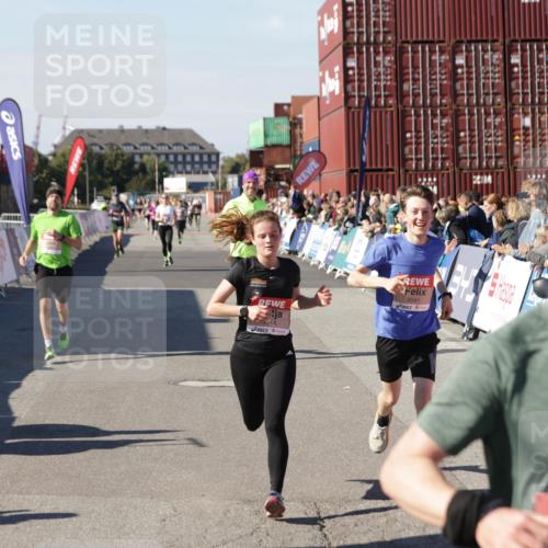 03.10.2025 - Köhlbrandbrückenlauf Jannik Wohlers http://msf.ph/oto/9122712 03.10.2025 13:05:19 Ziel 4272, 4344, 4390, 4490, 4496, 4585, 4877, 5637, 5969, 6041, 6044, 6081 meine-sportfotos.de