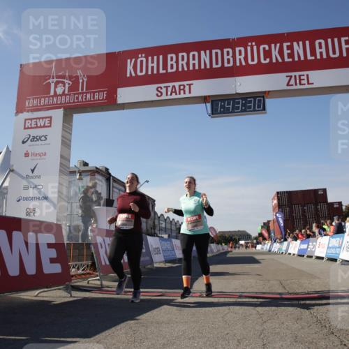 03.10.2025 - Köhlbrandbrückenlauf Jannik Wohlers http://msf.ph/oto/9122713 03.10.2025 13:43:30 Ziel 5464, 5499, 5559 meine-sportfotos.de