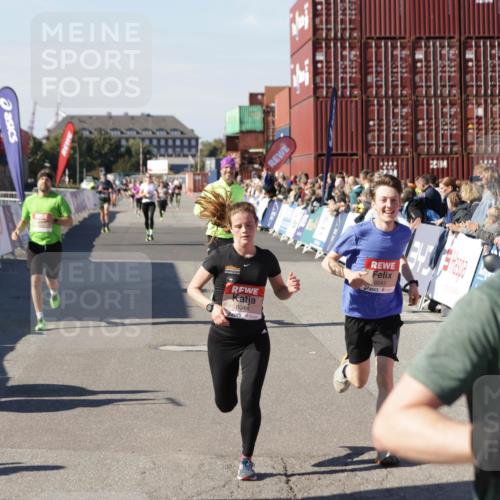 03.10.2025 - Köhlbrandbrückenlauf Jannik Wohlers http://msf.ph/oto/9122716 03.10.2025 13:05:19 Ziel 4272, 4344, 4390, 4490, 4496, 4585, 4877, 5637, 5969, 6041, 6044, 6081 meine-sportfotos.de