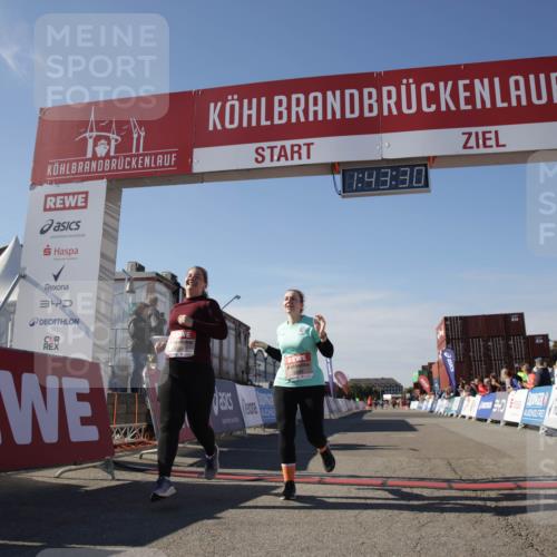 03.10.2025 - Köhlbrandbrückenlauf Jannik Wohlers http://msf.ph/oto/9122729 03.10.2025 13:43:31 Ziel 5464, 5499, 5559 meine-sportfotos.de