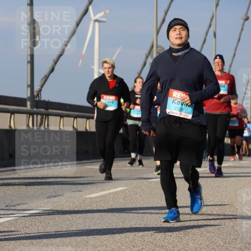 03.10.2025 - Köhlbrandbrückenlauf Strokosch-Dieckow http://msf.ph/oto/9122731 03.10.2025 10:00:22 Position 2 1, 2133, 3045 meine-sportfotos.de