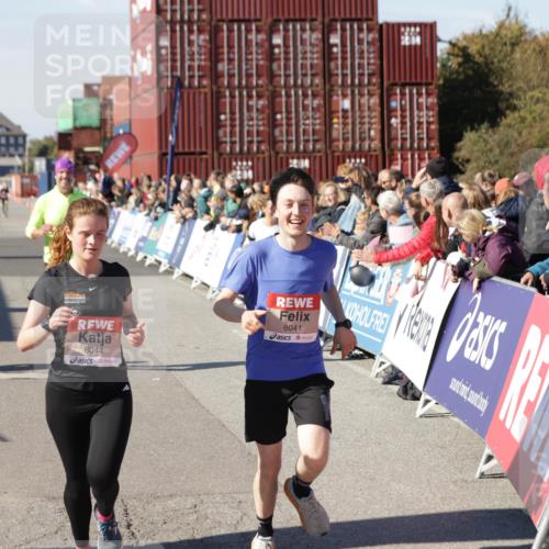 03.10.2025 - Köhlbrandbrückenlauf Jannik Wohlers http://msf.ph/oto/9122732 03.10.2025 13:05:19 Ziel 4272, 4344, 4390, 4490, 4496, 4585, 4877, 5637, 5969, 6041, 6044, 6081 meine-sportfotos.de