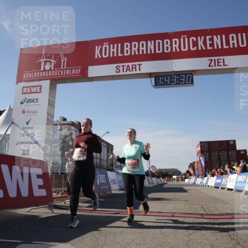 03.10.2025 - Köhlbrandbrückenlauf Jannik Wohlers http://msf.ph/oto/9122734 03.10.2025 13:43:31 Ziel 5464, 5499, 5559 meine-sportfotos.de
