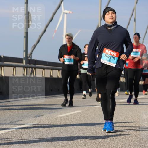03.10.2025 - Köhlbrandbrückenlauf Strokosch-Dieckow http://msf.ph/oto/9122738 03.10.2025 10:00:23 Position 2 01, 2133, 3045 meine-sportfotos.de