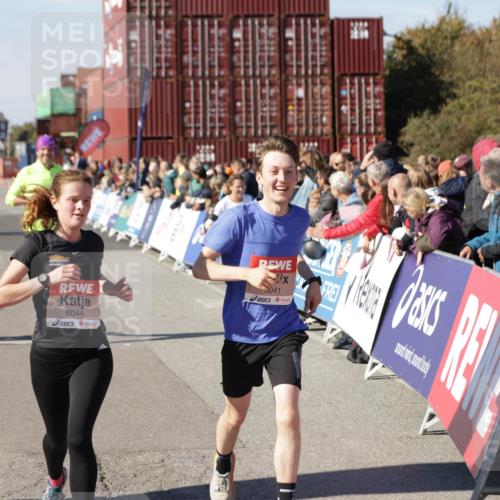03.10.2025 - Köhlbrandbrückenlauf Jannik Wohlers http://msf.ph/oto/9122742 03.10.2025 13:05:20 Ziel 4272, 4344, 4390, 4490, 4496, 4584, 4585, 4877, 5637, 5969, 6041, 6044, 6081 meine-sportfotos.de