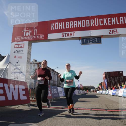 03.10.2025 - Köhlbrandbrückenlauf Jannik Wohlers http://msf.ph/oto/9122743 03.10.2025 13:43:31 Ziel 5464, 5499, 5559 meine-sportfotos.de