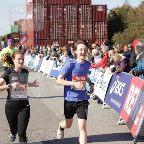 03.10.2025 - Köhlbrandbrückenlauf Jannik Wohlers http://msf.ph/oto/9122745 03.10.2025 13:05:20 Ziel 4272, 4344, 4390, 4490, 4496, 4584, 4585, 4877, 5637, 5969, 6041, 6044, 6081 meine-sportfotos.de