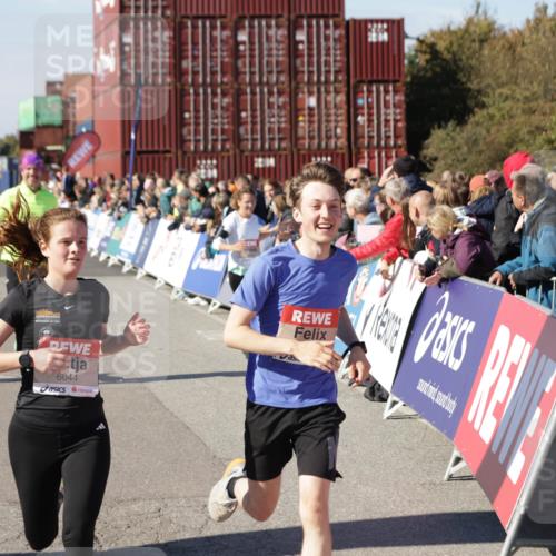 03.10.2025 - Köhlbrandbrückenlauf Jannik Wohlers http://msf.ph/oto/9122749 03.10.2025 13:05:20 Ziel 4272, 4344, 4390, 4490, 4496, 4584, 4585, 4877, 5637, 5969, 6041, 6044, 6081 meine-sportfotos.de