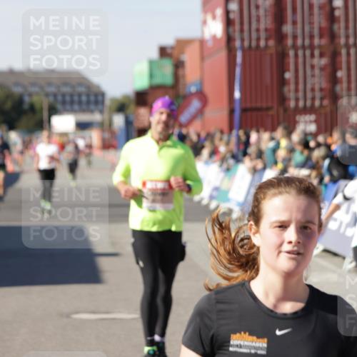 03.10.2025 - Köhlbrandbrückenlauf Jannik Wohlers http://msf.ph/oto/9122756 03.10.2025 13:05:21 Ziel 4272, 4344, 4390, 4496, 4584, 4877, 5637, 5969, 6041, 6044, 6081 meine-sportfotos.de