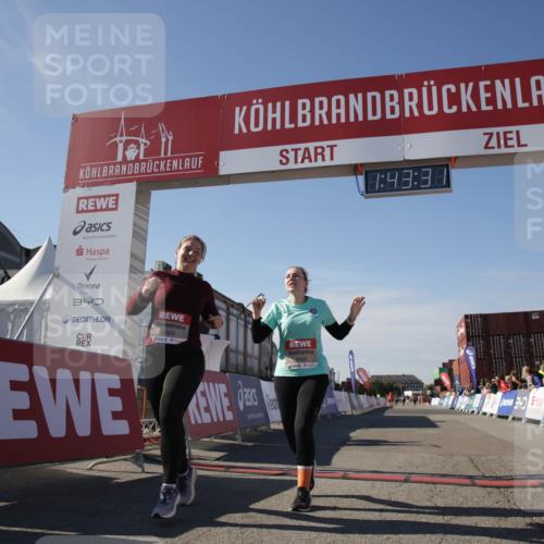 03.10.2025 - Köhlbrandbrückenlauf Jannik Wohlers http://msf.ph/oto/9122759 03.10.2025 13:43:31 Ziel 5464, 5499, 5559 meine-sportfotos.de