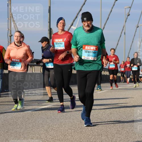 03.10.2025 - Köhlbrandbrückenlauf Strokosch-Dieckow http://msf.ph/oto/9122761 03.10.2025 10:00:29 Position 2 2967, 1851, 3237, 2536, 3045, 2830 meine-sportfotos.de