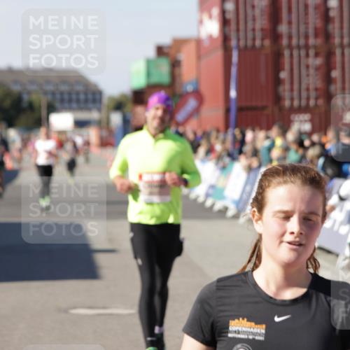 03.10.2025 - Köhlbrandbrückenlauf Jannik Wohlers http://msf.ph/oto/9122762 03.10.2025 13:05:21 Ziel 4272, 4344, 4390, 4496, 4584, 4877, 5637, 5969, 6041, 6044, 6081 meine-sportfotos.de