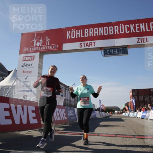 03.10.2025 - Köhlbrandbrückenlauf Jannik Wohlers http://msf.ph/oto/9122766 03.10.2025 13:43:31 Ziel 5464, 5499, 5559 meine-sportfotos.de