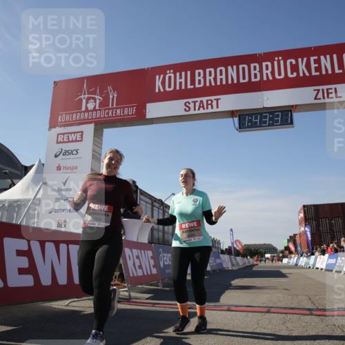 03.10.2025 - Köhlbrandbrückenlauf Jannik Wohlers http://msf.ph/oto/9122775 03.10.2025 13:43:31 Ziel 5464, 5499, 5559 meine-sportfotos.de