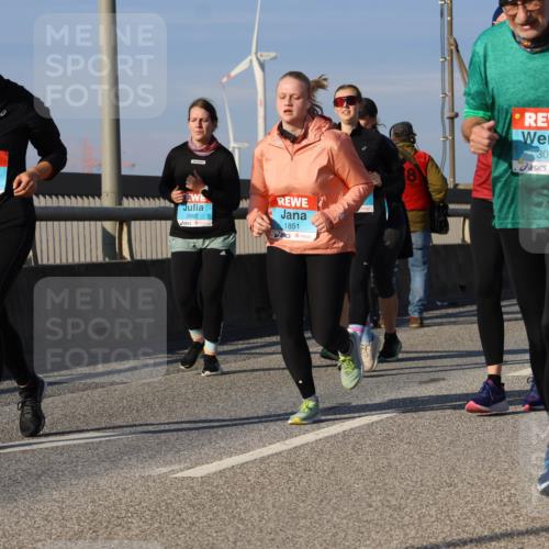03.10.2025 - Köhlbrandbrückenlauf Strokosch-Dieckow http://msf.ph/oto/9122779 03.10.2025 10:00:30 Position 2 3324, 2967, 1851, 3045 meine-sportfotos.de