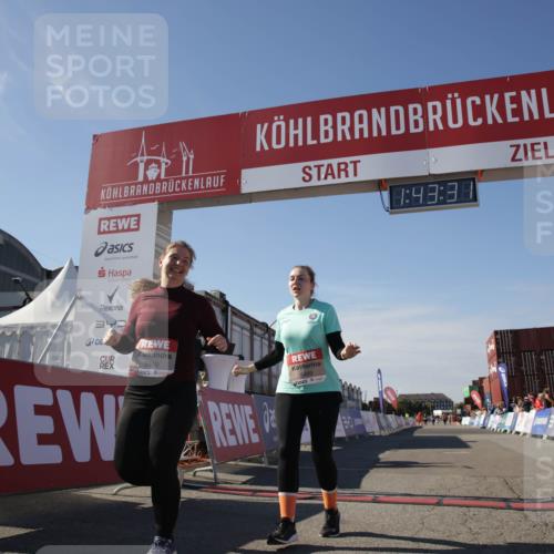 03.10.2025 - Köhlbrandbrückenlauf Jannik Wohlers http://msf.ph/oto/9122780 03.10.2025 13:43:31 Ziel 5464, 5499, 5559 meine-sportfotos.de