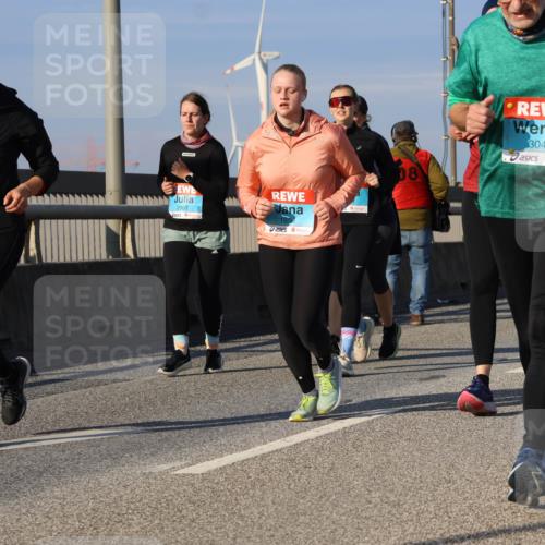 03.10.2025 - Köhlbrandbrückenlauf Strokosch-Dieckow http://msf.ph/oto/9122783 03.10.2025 10:00:30 Position 2 3324, 08, 2967, 185, 3045 meine-sportfotos.de