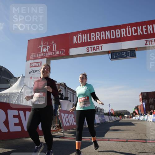 03.10.2025 - Köhlbrandbrückenlauf Jannik Wohlers http://msf.ph/oto/9122791 03.10.2025 13:43:31 Ziel 5464, 5499, 5559 meine-sportfotos.de