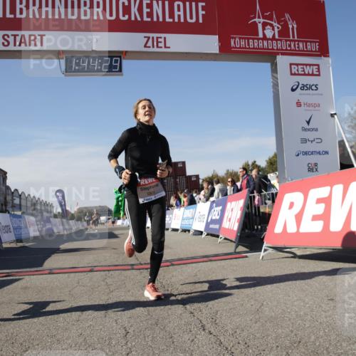 03.10.2025 - Köhlbrandbrückenlauf Jannik Wohlers http://msf.ph/oto/9122796 03.10.2025 13:44:29 Ziel 5904, 5905, 6257, 6258 meine-sportfotos.de