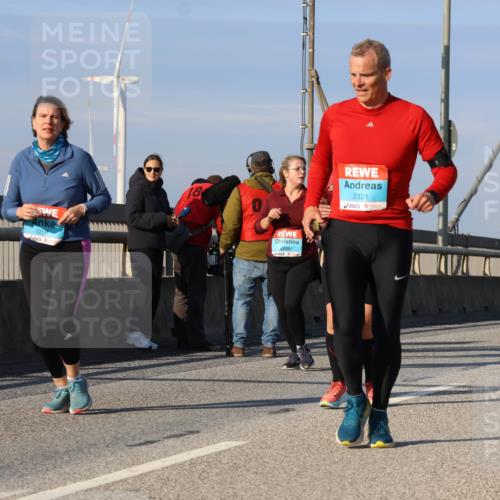 03.10.2025 - Köhlbrandbrückenlauf Strokosch-Dieckow http://msf.ph/oto/9122810 03.10.2025 10:00:36 Position 2 2258, 2321 meine-sportfotos.de