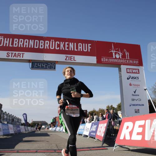03.10.2025 - Köhlbrandbrückenlauf Jannik Wohlers http://msf.ph/oto/9122817 03.10.2025 13:44:29 Ziel 5904, 5905, 6257, 6258 meine-sportfotos.de