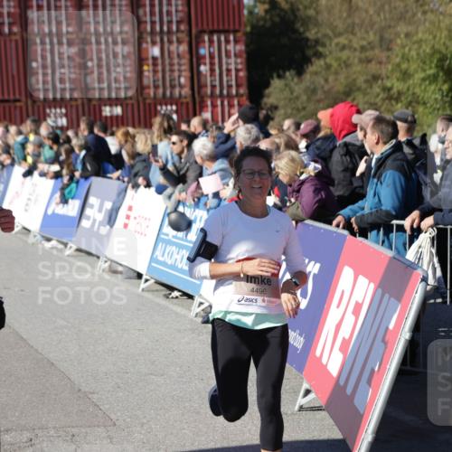 03.10.2025 - Köhlbrandbrückenlauf Jannik Wohlers http://msf.ph/oto/9122829 03.10.2025 13:05:22 Ziel 4272, 4344, 4390, 4496, 4584, 4877, 5637, 5969, 6041, 6044, 6081 meine-sportfotos.de