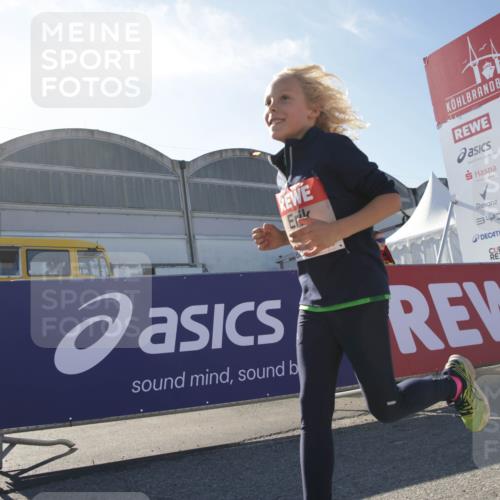 03.10.2025 - Köhlbrandbrückenlauf Jannik Wohlers http://msf.ph/oto/9122832 03.10.2025 13:44:29 Ziel 5904, 5905, 6257, 6258 meine-sportfotos.de