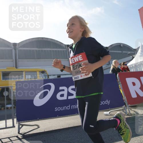 03.10.2025 - Köhlbrandbrückenlauf Jannik Wohlers http://msf.ph/oto/9122841 03.10.2025 13:44:29 Ziel 5904, 5905, 6257, 6258 meine-sportfotos.de